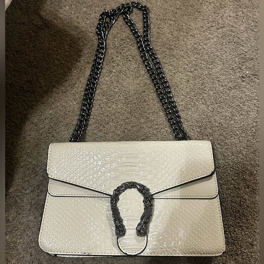 Amazon Essentials Cream Textured Shoulder Bag with Black Chain